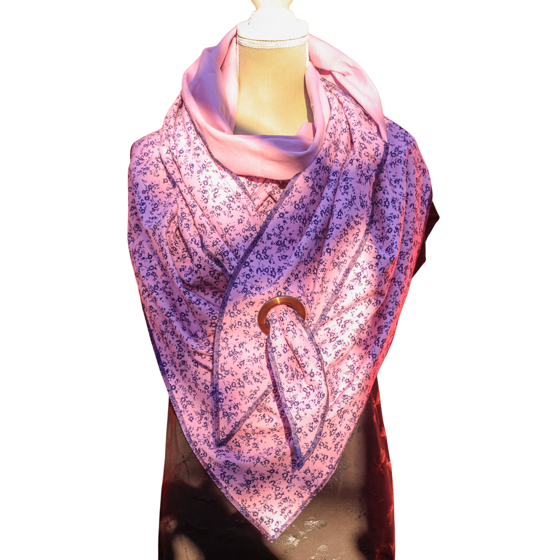 Tuch aus hochwertigem Bio Flanell in rose, mit bauem floralem Muster, mit kupferner Oese, Ansicht von vorne