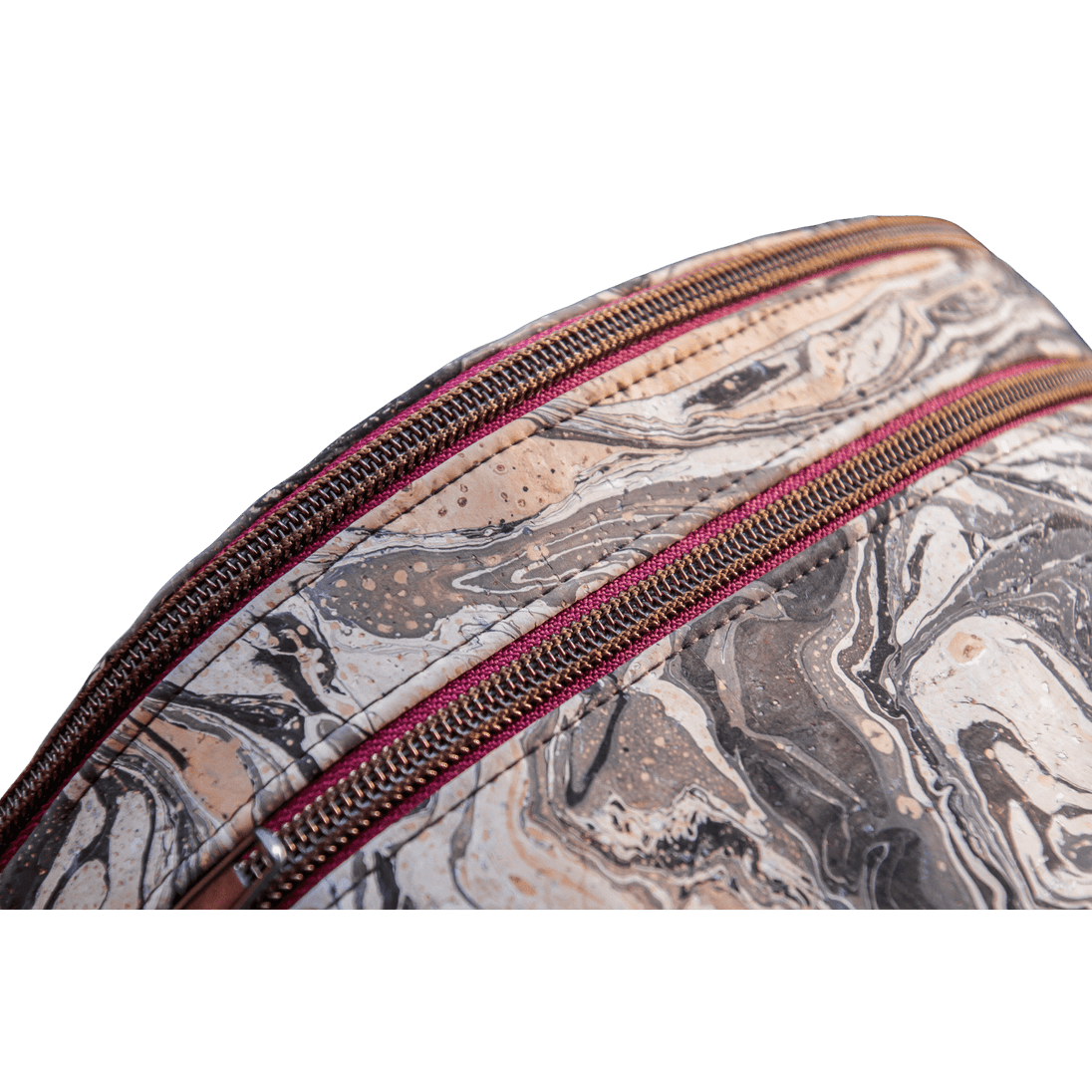 Detailbild der roten Reißverschlüsse von Slingbag in braun/weiß