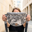 Sling Bag als Bauchtasche zum umhängen - Handgefertigt aus marmoriertem Kork - unverzichtbar schön - responsible handmade design