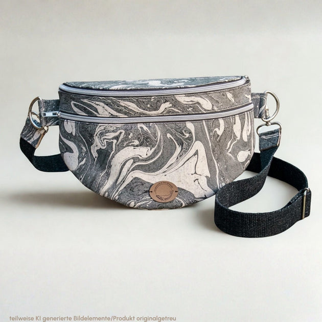 Sling Bag als Bauchtasche zum umhängen - Handgefertigt aus marmoriertem Kork - unverzichtbar schön - responsible handmade design