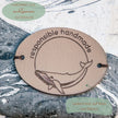 Detailbild Label aus Kaktusleder auf-Sling Bag - Handgefertigt aus marmoriertem Kork - unverzichtbar schön - responsible handmade design