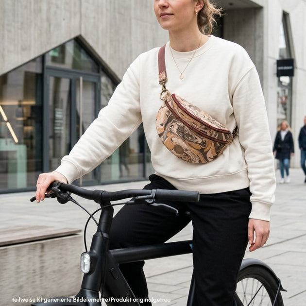 Sling Bag im Bauchtaschen - Style - Handarbeit aus Kork (braun) - unverzichtbar schön - responsible handmade design