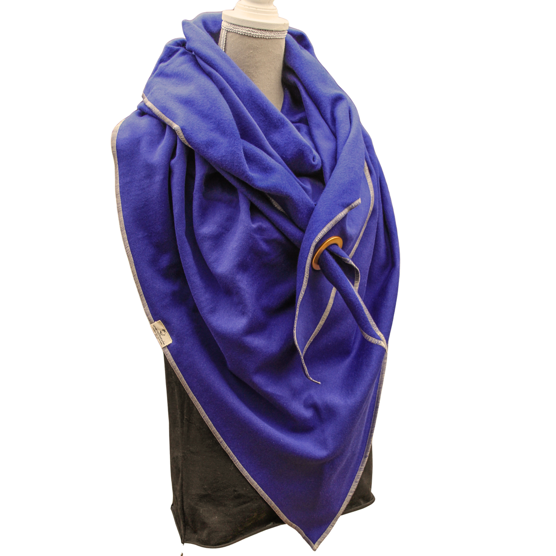 XXL Dreieckstuch mit Oese aus Bio Sweat in Indigo Blau, Tragebild Seitenansicht