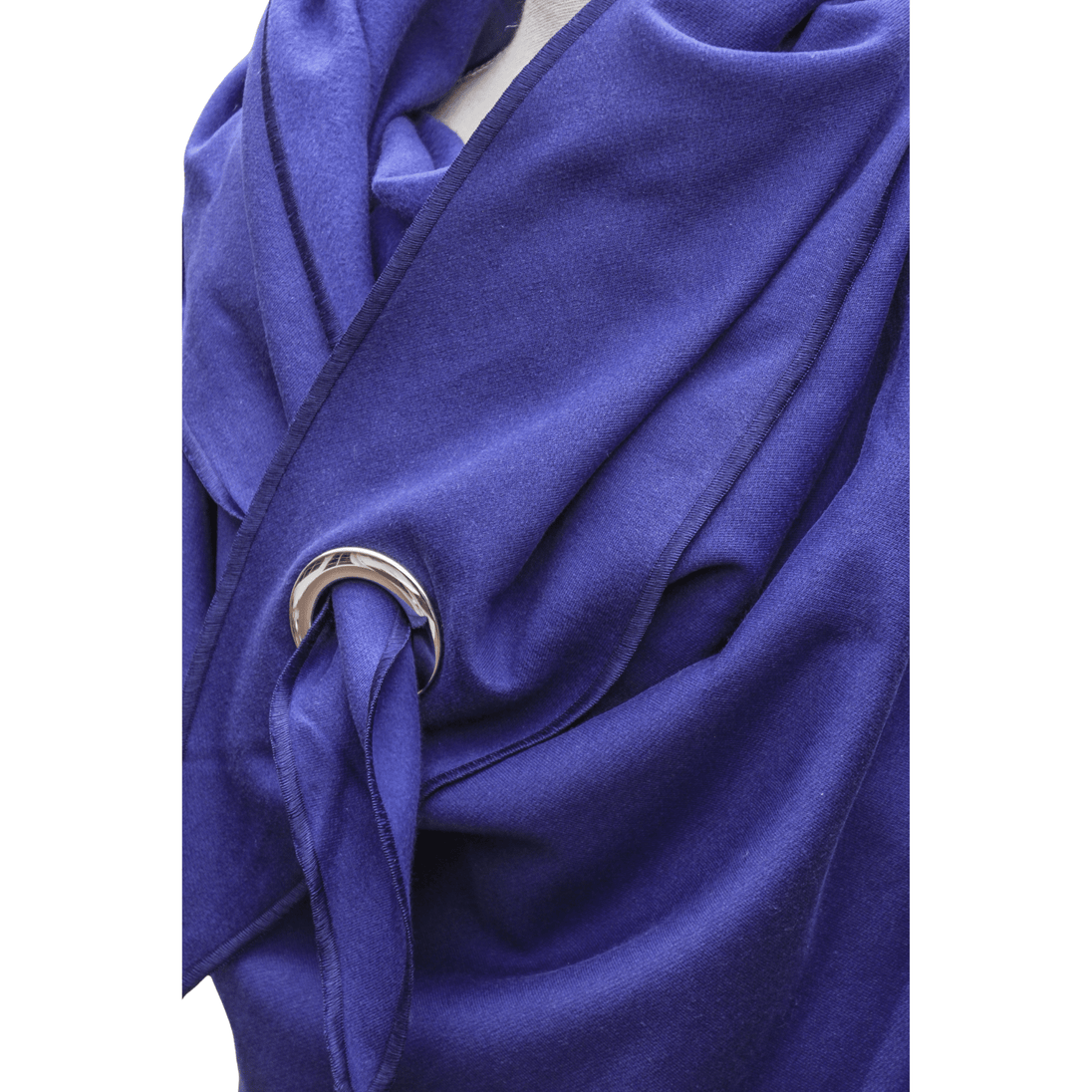 XXL Dreieckstuch/Halstuch mit Öse aus Bio Sweat in Indigi blau, Detailansicht der Oese