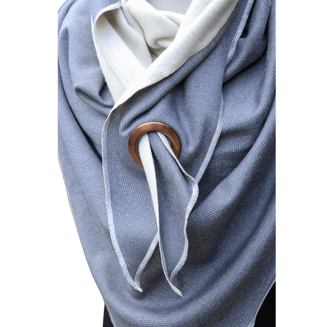 handgemachtes XXL Dreieckstuch mit kupferner Oese, Detailansicht