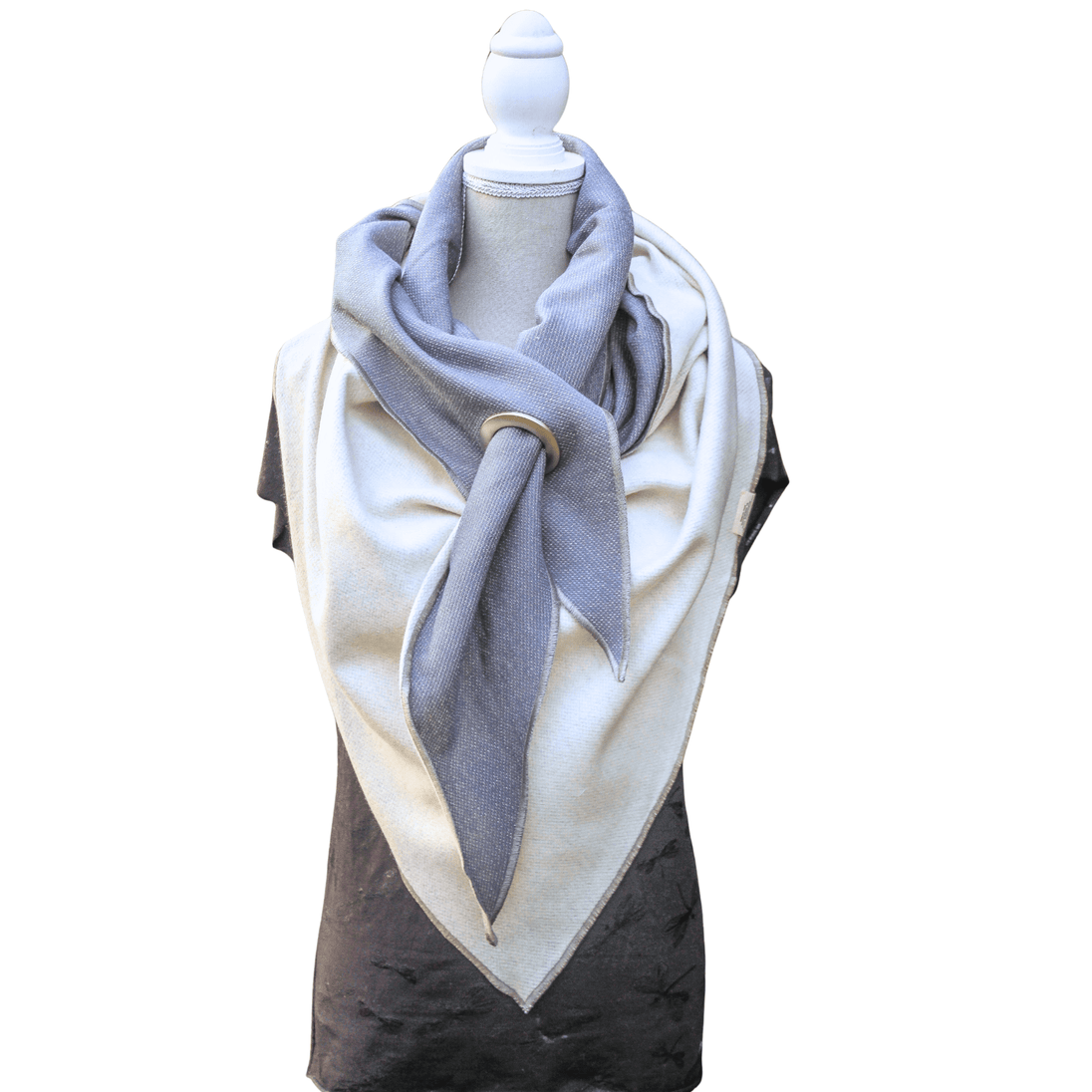 Dreieckstuch aus Bio Sweat, beidseitig tragbar. Bild der Tragevariante von vorne